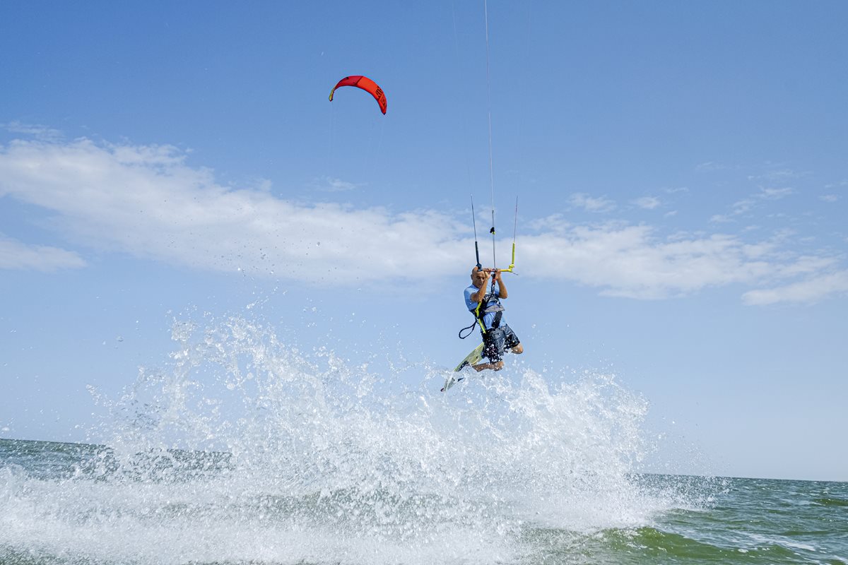 Kitesurfing