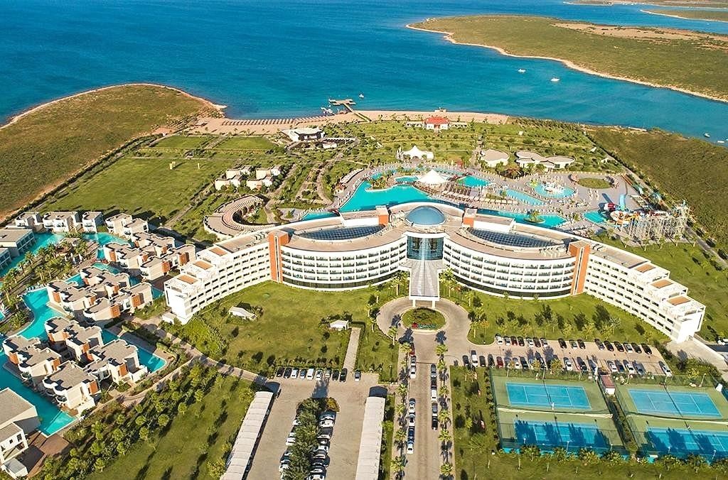 Aquasis-Deluxe-Resort-Spa