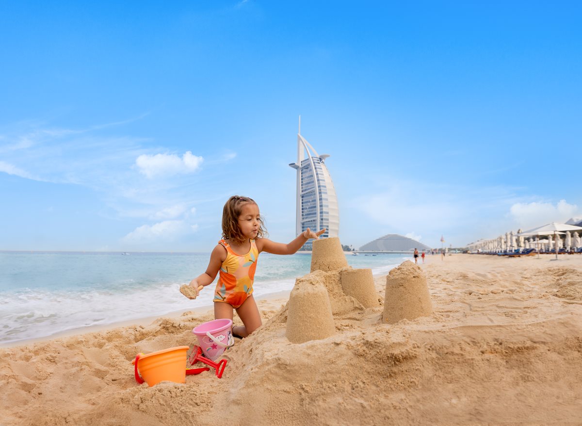 Copil pe plaja - Dubai