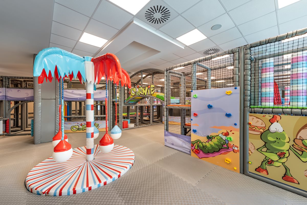 Kids World - Cornelia Diamond Golf
