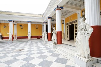 Castelul Achillion lângă satul Gastoúri din Corfu