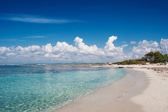 Celebra plaja din Es Trenc din sudul insulei Mallorca